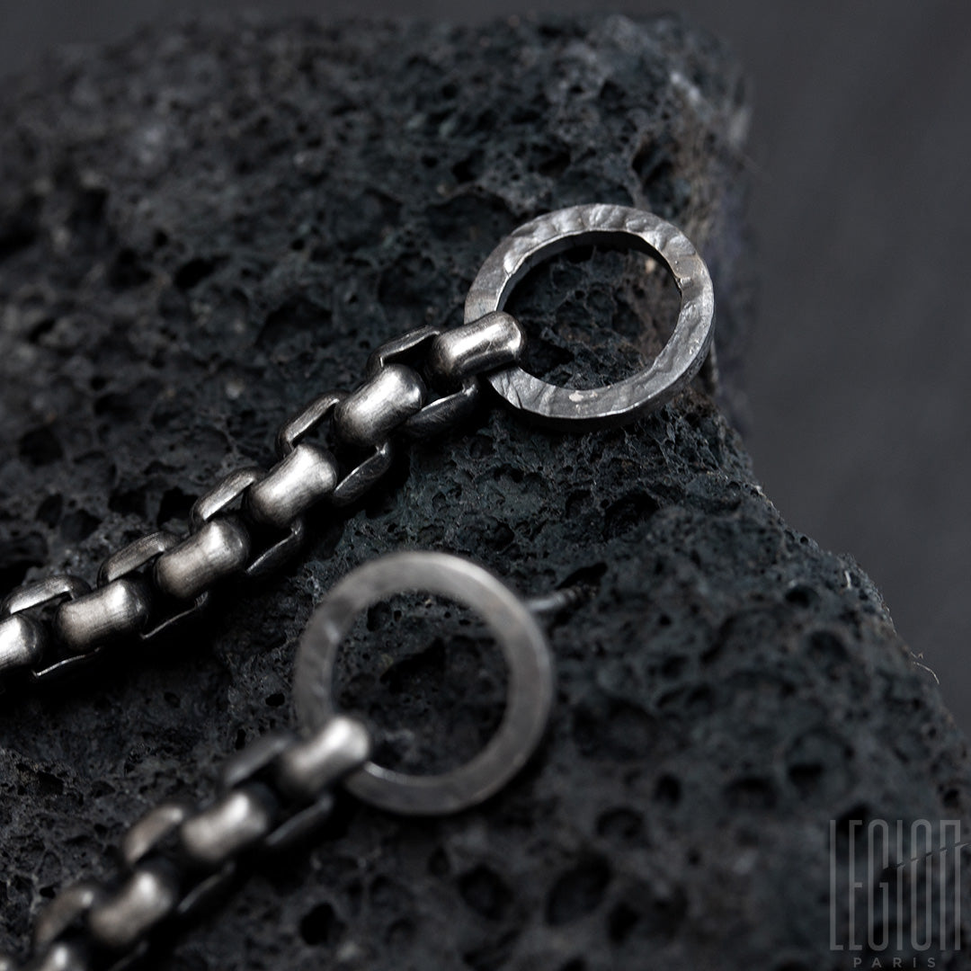 boucles d'oreilles en argent noir et or rouge représentant un corps de serpent