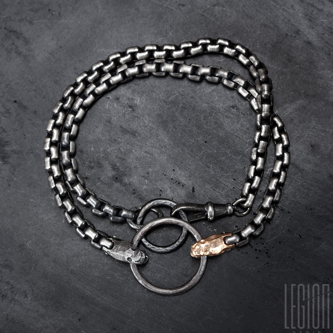 bracelet double tours en argent noir et or rouge, chaine venitienne et deux têtes de serpents. 