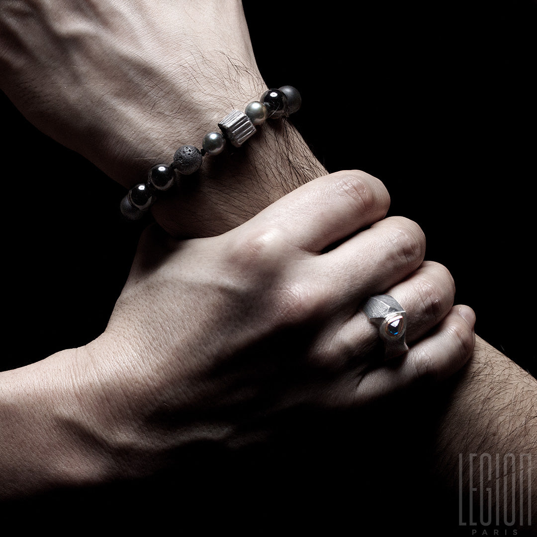 bracelet en perles de tahiti et perles de lave noires et argent