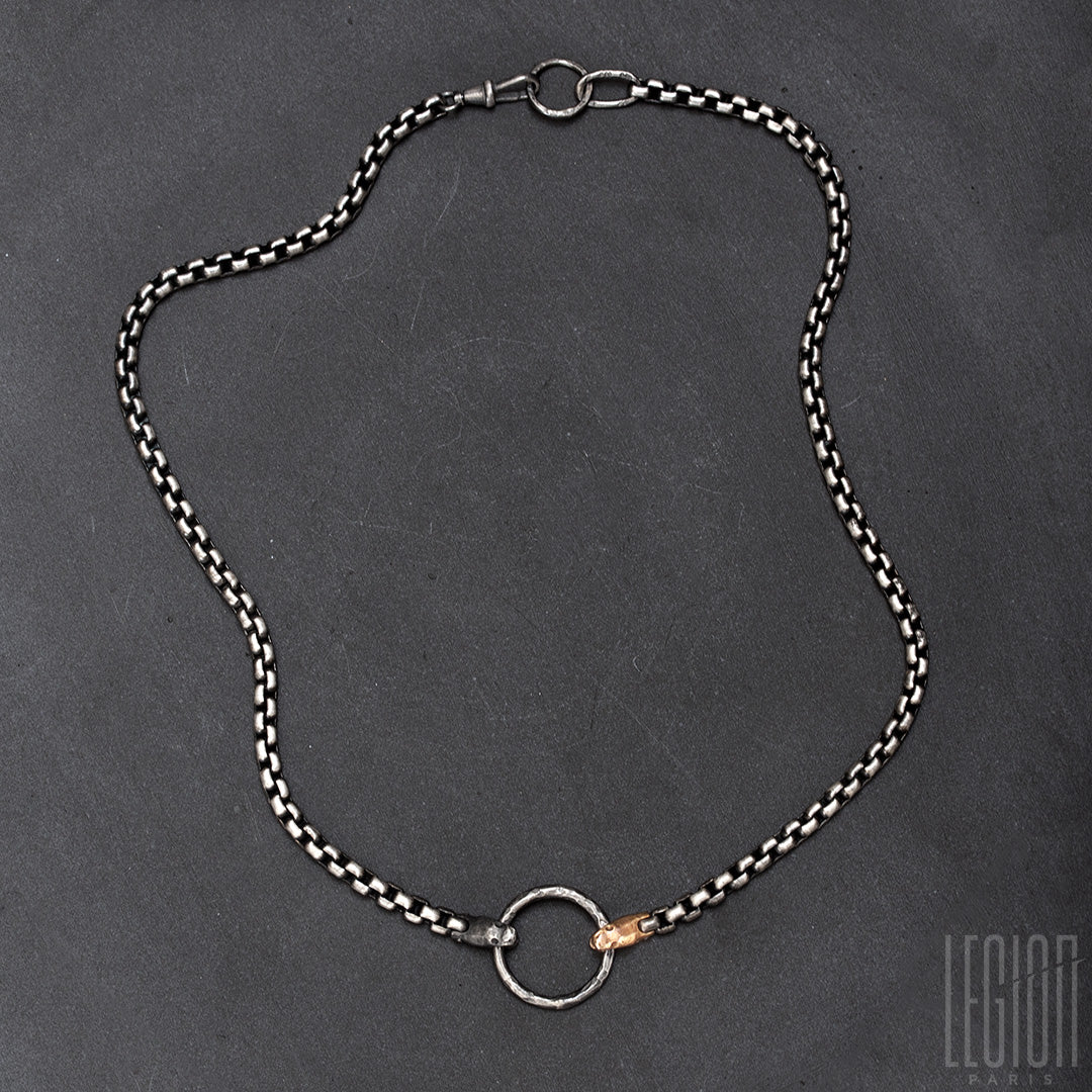 Collier avec une grosse chaine venitienne en argent noir et or rouge avec des têtes de serpent. 