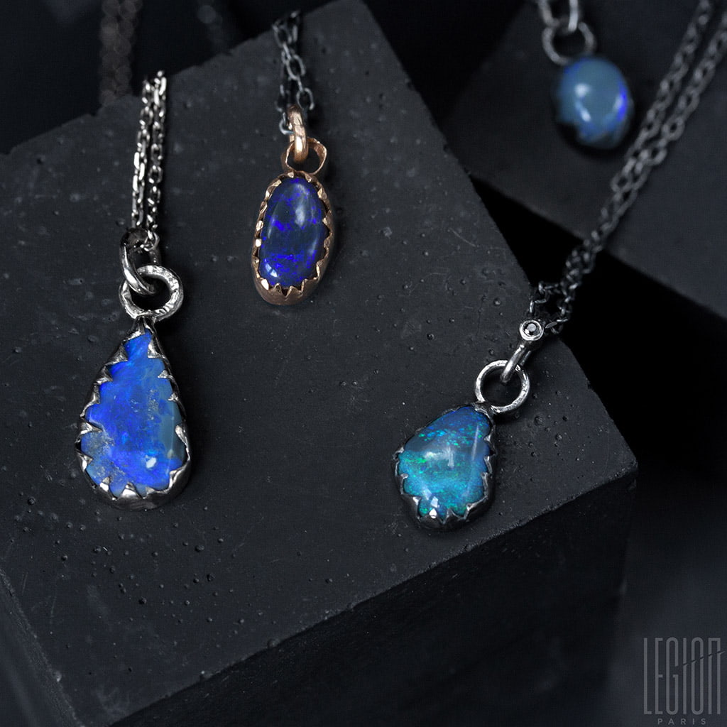 ensemble de pendentifs en argent et opales